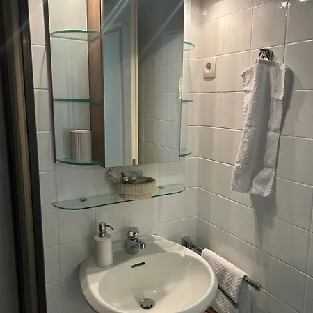 Airy Central Flat For Business City Trips Messe Apartament